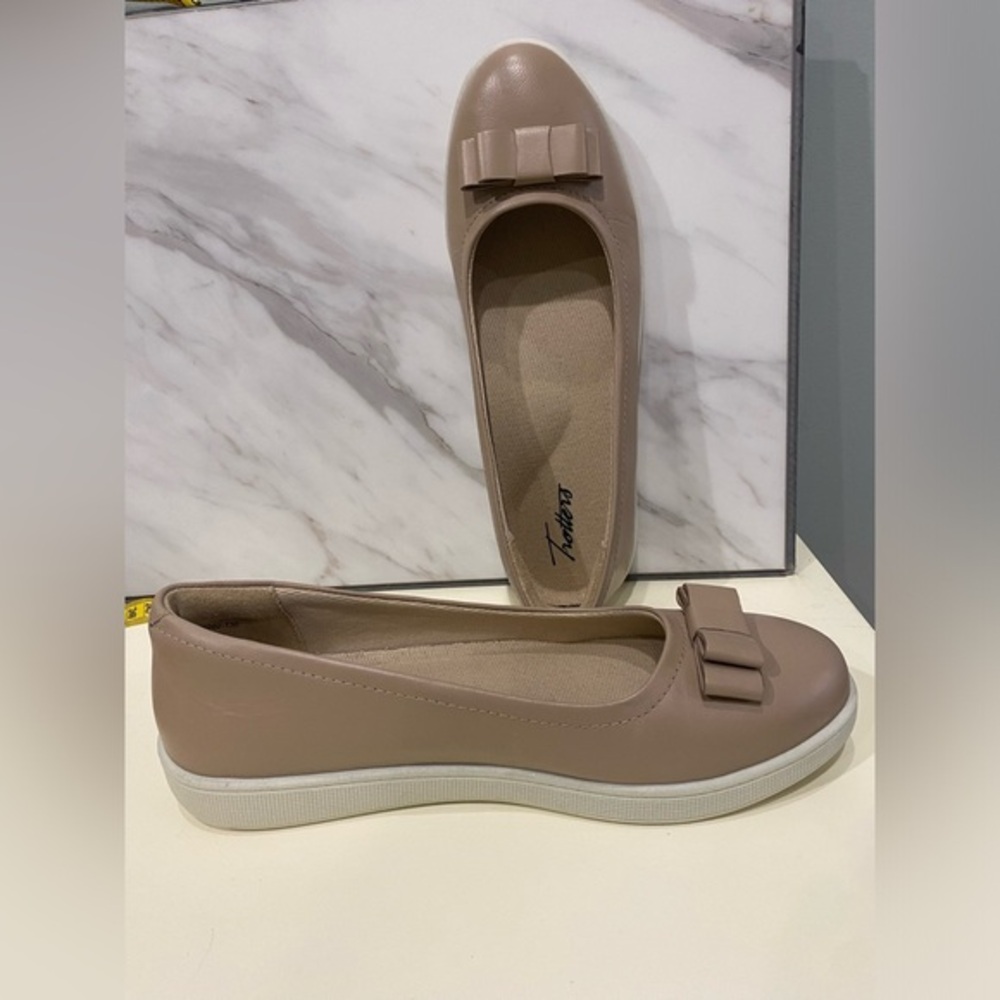 Trotters Women's Ballet  Avery Flats Size 9 Brown Leather Bow Detail Casual